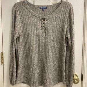 Democracy Women's size medium casual knit sweater